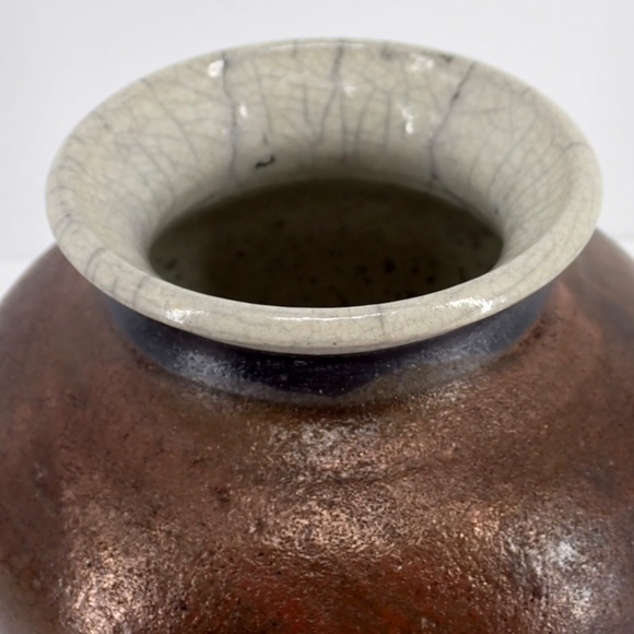 Raku Pottery Vase Iridescent Signed 6" Tall x 6" dia beautifully crafted - Picture 4 of 13